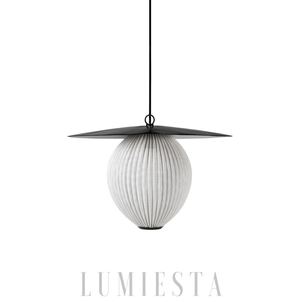 Lampa wisząca Gubi z aluminiowym owalnym kształtem — biała faktura na białym tle