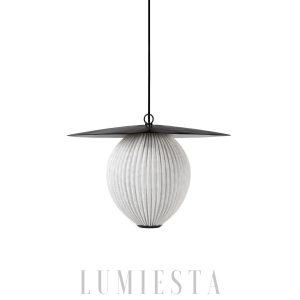 Lampa wisząca Gubi z aluminiowym owalnym kształtem — biała faktura na białym tle