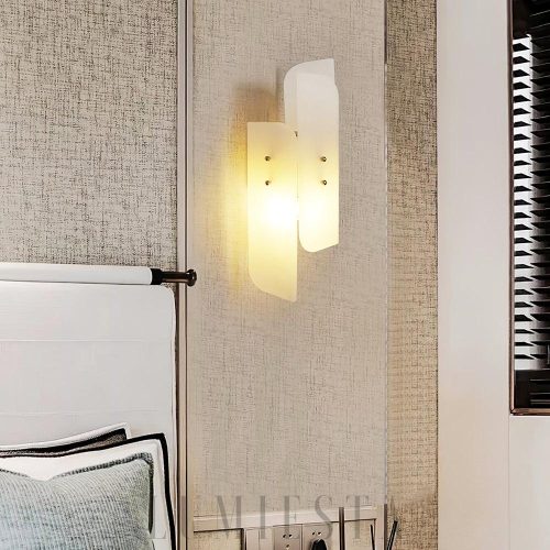 Elegancka mosiężna lampa ścienna Alabaster Megalith - profil oprawy