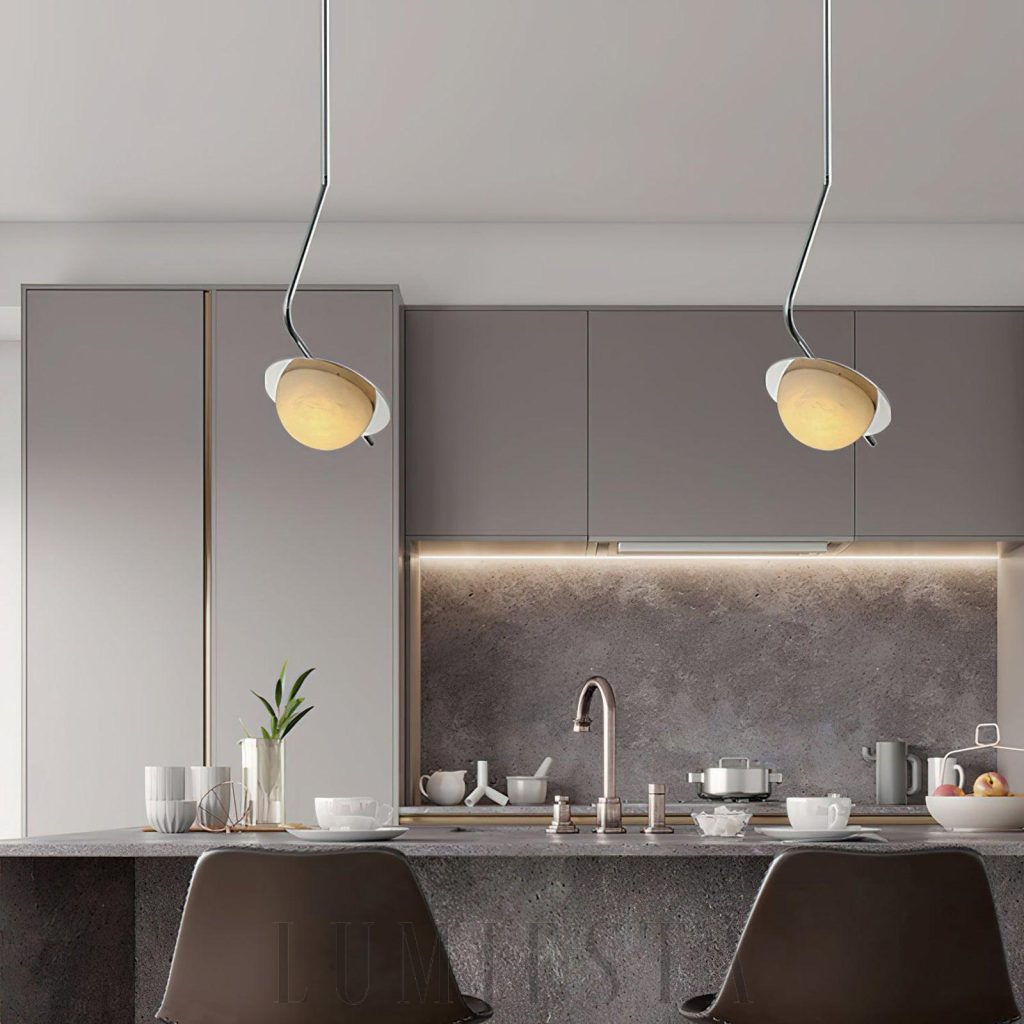 Lampa wisząca Alabaster Chic 20 cm biała z chromem, detal klosza i zawieszenia