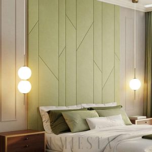 Lampa wisząca złota z okrągłym szklanym kloszem - detal klosza i oprawy