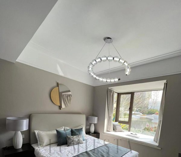 Lampa wisząca Amulet Chandelier A w srebrze - ujęcie całej formy