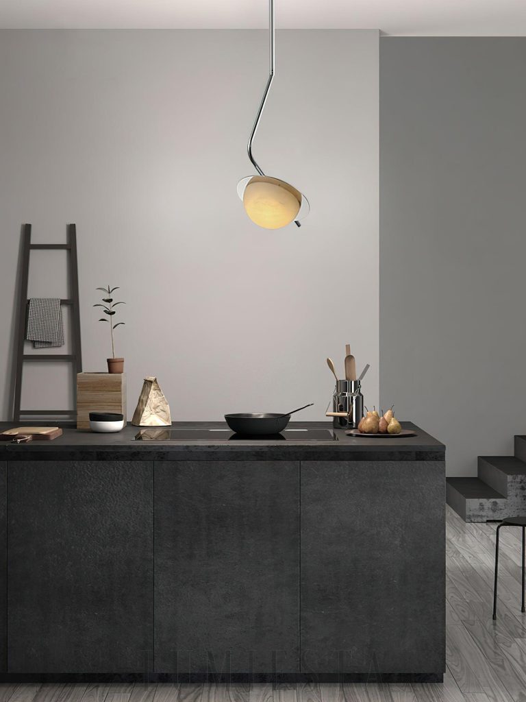Alabaster Chic 20 cm, biała lampa wisząca z chromowanym wykończeniem od spodu