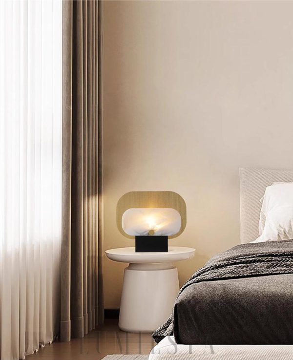 Altai - Alabastrowa lampa stołowa — czarno-biała z złotem