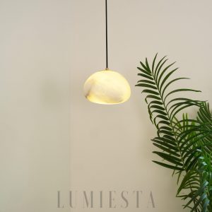 Roti - lampa wisząca alabaster organiczna, detal alabastrowej czaszy i zawieszenia