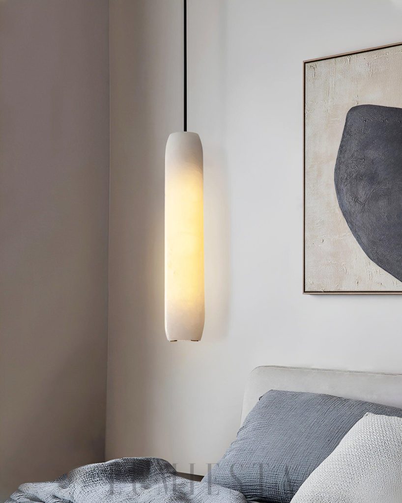 Lampa wisząca Alabaster Flute z alabastru i mosiądzu - zbliżenie na gładkie wykończenie