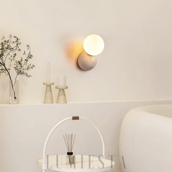 Nowoczesna lampa ścienna Tion z beżowym travertynem