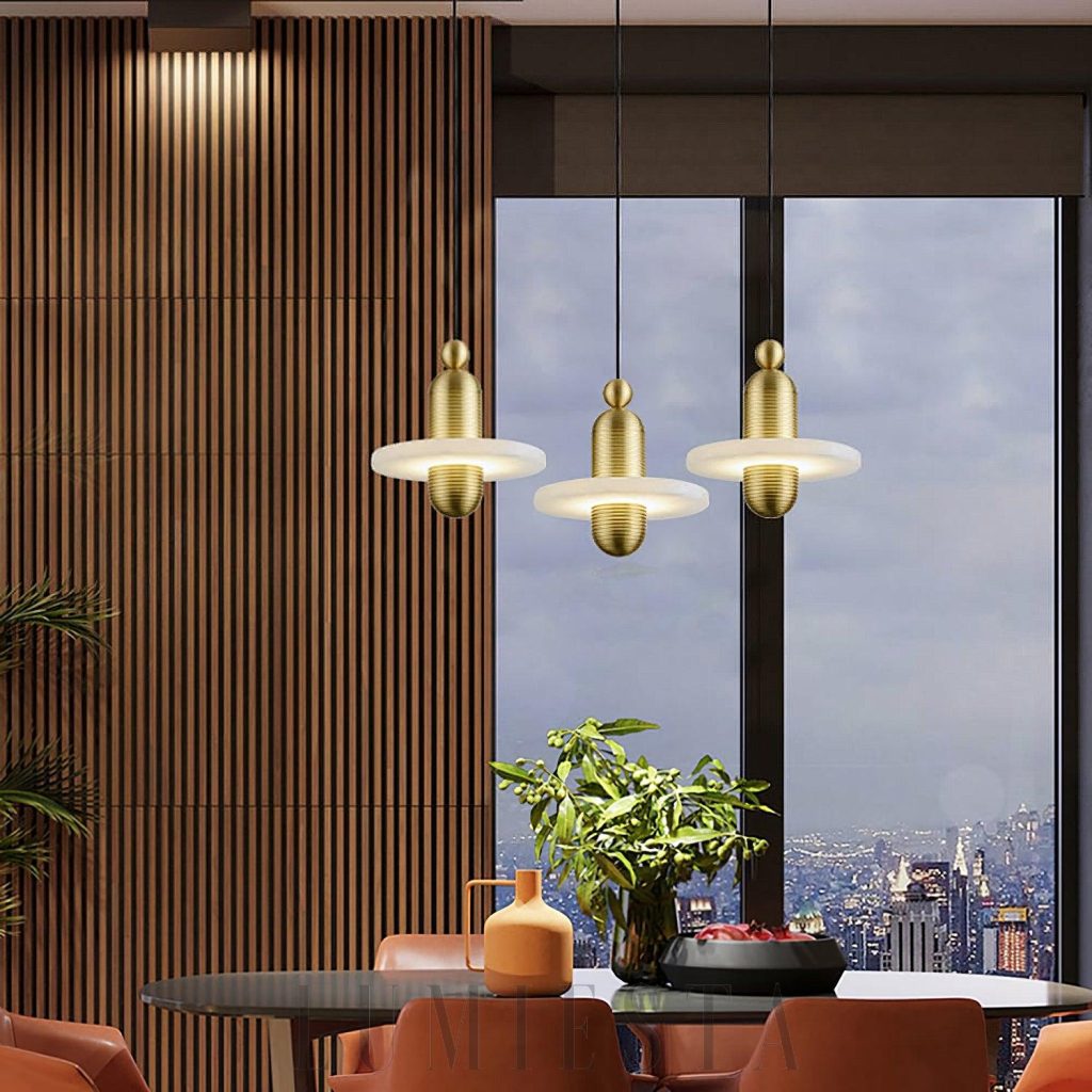 Lampa wisząca Lupa Alabaster 18 cm 28 cm, widok z boku na smukły klosz