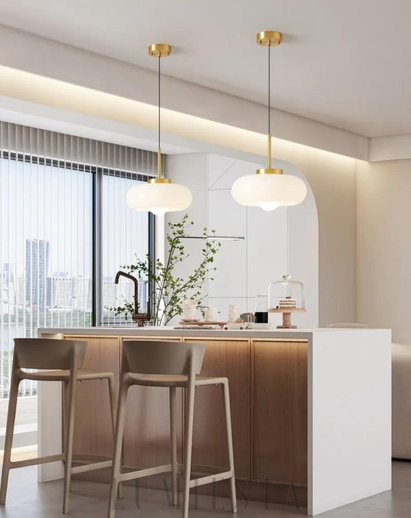 Lampa wisząca w stylu nowoczesnym z mlecznym kloszem 28cm