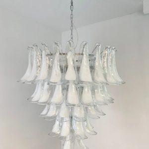 Acciaio - rozłożysta lampa wisząca z okrągłą konstrukcją i szklanymi kloszami