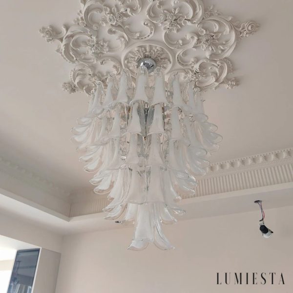 Lampa wisząca Acciaio - niklowane wykończenie i mleczne szkło z bliska