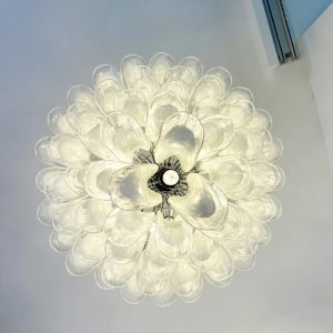Nowoczesna lampa wisząca Acciaio z niklowanym stelażem i białym szkłem, widok szczegółowy