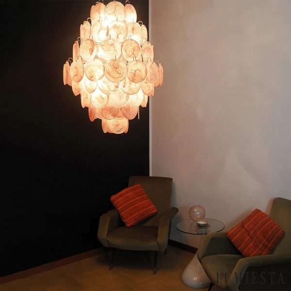 Lampa wisząca Allegro - złota obręcz i białe szkło, widok z perspektywy