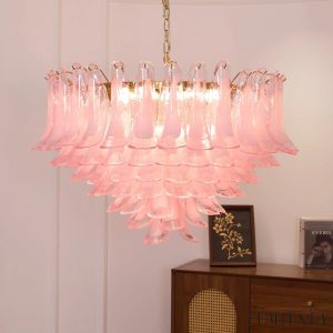 Altair - lampa wisząca z różowym szkłem, zbliżenie na szklany klosz