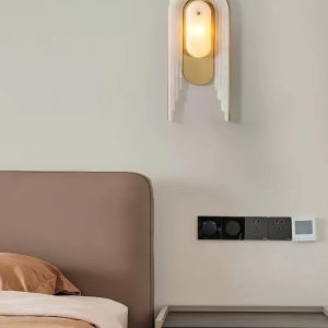 Amadora - lampa wisząca glamour, smukły biały alabaster i złoty uchwyt