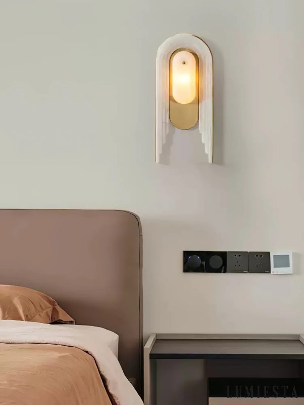 Amadora - lampa wisząca glamour, smukły biały alabaster i złoty uchwyt