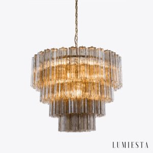 Arco - złota lampa wisząca z szklanym kloszem, widok z lekkiego skosu