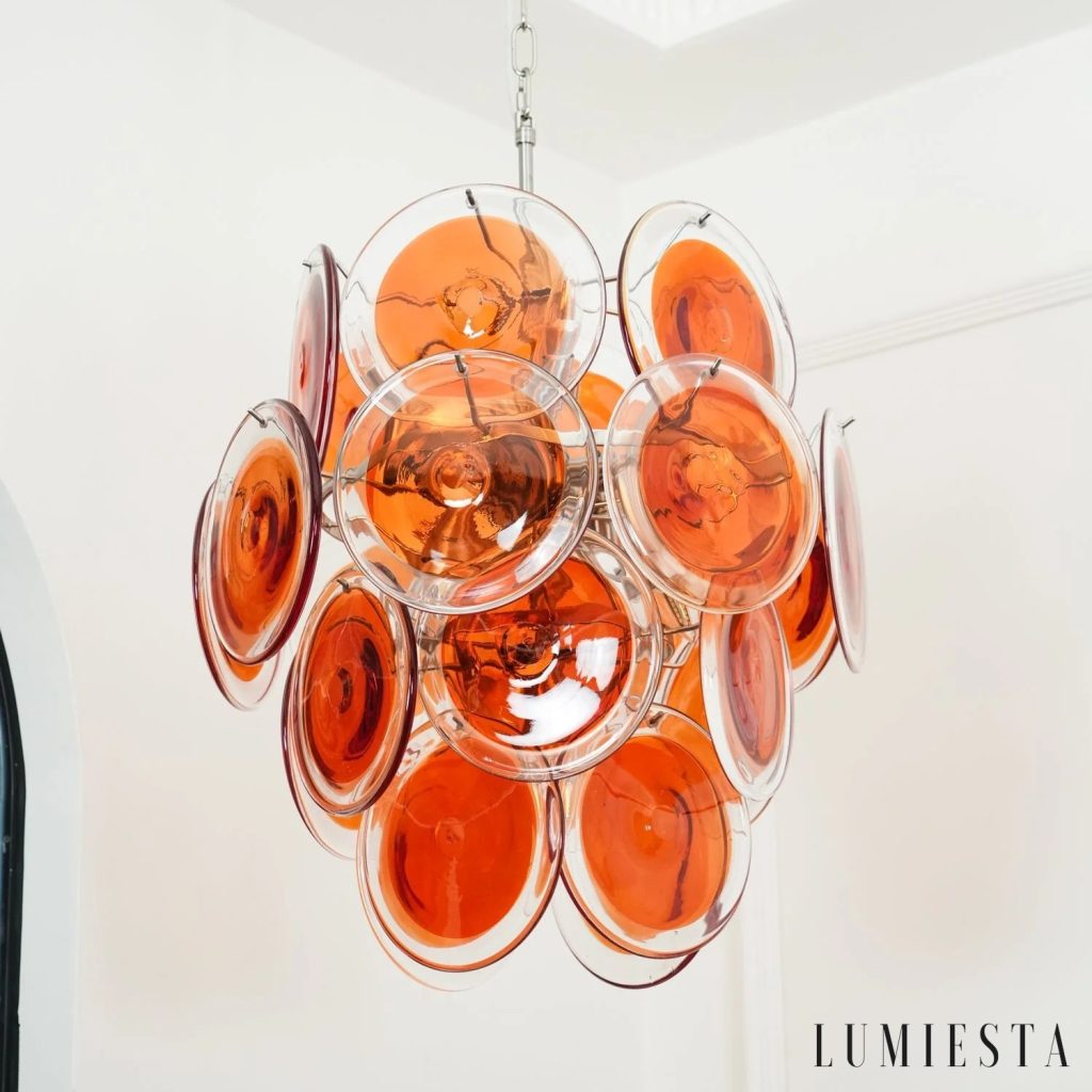 Argento - detal zawieszenia lampy wiszącej metalowej z pomarańczowym szkłem