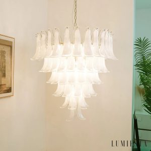 Aria - lampa wisząca ze szkła Murano z niklowanym korpusem, widok z boku