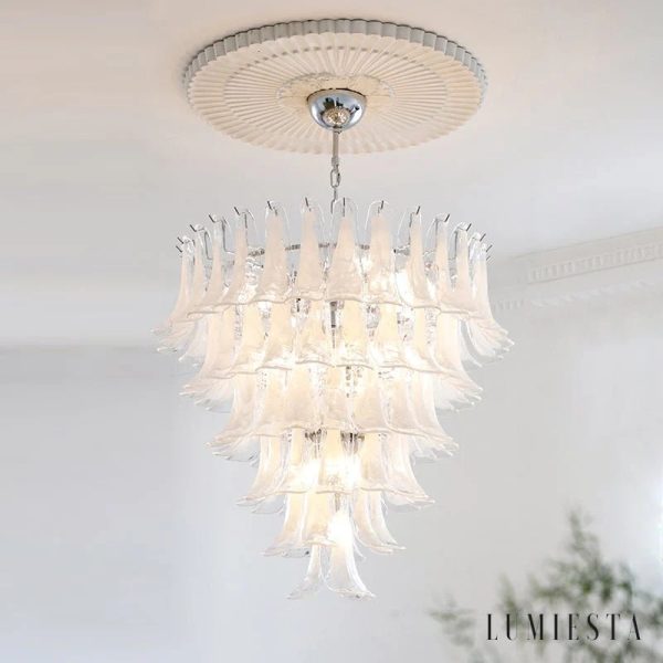Aria - lampa wisząca ze szkła Murano, ujęcie od dołu z rozłożystą formą