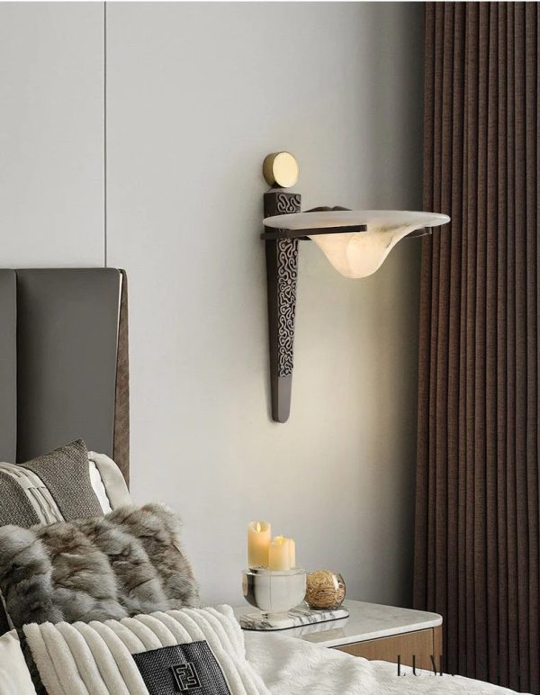 Batalha - lampa wisząca alabastrowa w bieli i brązie, widok z przodu