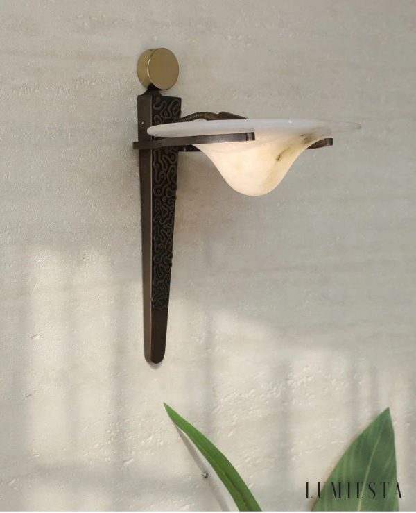 Batalha - lampa wisząca alabastrowa do salonu, widok z lekkim skrótem perspektywy