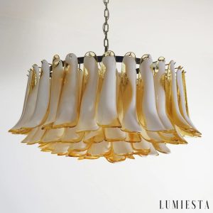Lampa wisząca Bosco z białymi kloszami i metalowym wykończeniem