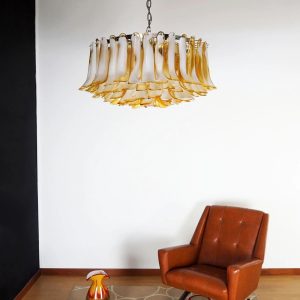 Lampa wisząca Bosco w układzie przestrzennym z niklowym stelażem