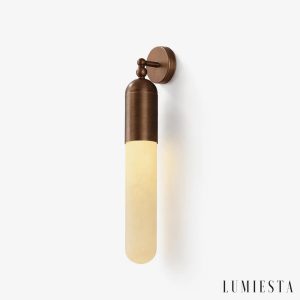 Brassa — kinkiet mosiężny z alabastrem retro 48 cm na białym tle — elegancki design