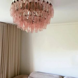 Brezza - widok lampy sufitowej glamour od frontu z metalową konstrukcją