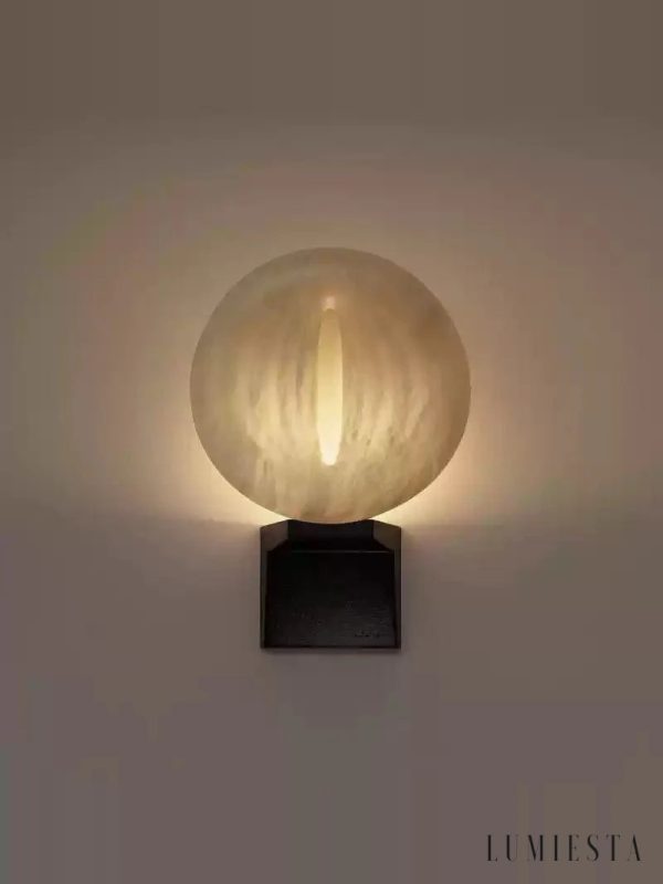Sempre lampa wisząca loftowa, boczny profil cienkiego metalowego zawieszenia
