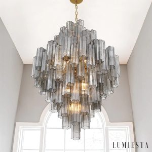 Chiaro - widok boczny złotej lampy wiszącej ze szkła i metalu