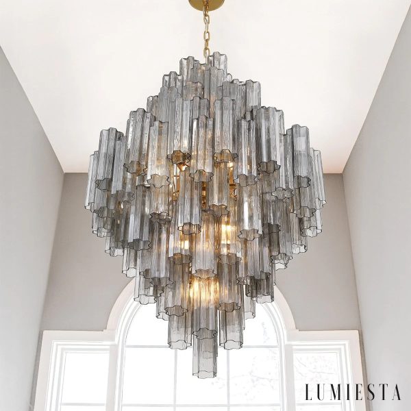 Chiaro - widok boczny złotej lampy wiszącej ze szkła i metalu