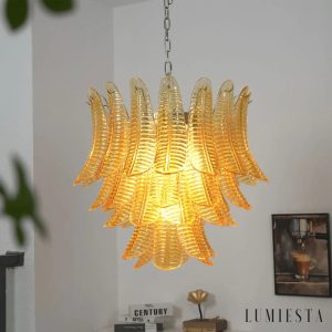 Cielo - metalowa lampa wisząca z bursztynowymi kloszami, detal górnej części zawieszenia