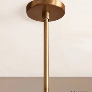 Nowoczesna lampa wisząca Como z metalową oprawą i szklanymi kloszami, widok z ukosa