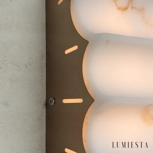 Comporta - kinkiet alabastrowy, zbliżenie na biały kamienny klosz