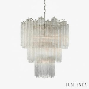 Cortina - boczny widok na złotą lampę wiszącą ze szkłem glamour