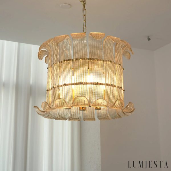 Cosmo - zbliżenie na szklane detale i metalowe wykończenie lampy wiszącej