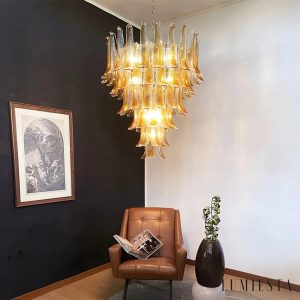 Desiderio - żyrandol glamour w niklu z bursztynowymi kloszami, widok z przodu