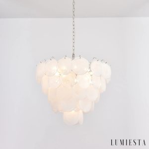 Diana - detal białej lampy wiszącej ze szkła i metalu