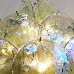 Lampa wisząca Fascino - detal niklowanego zawieszenia i szklanych elementów