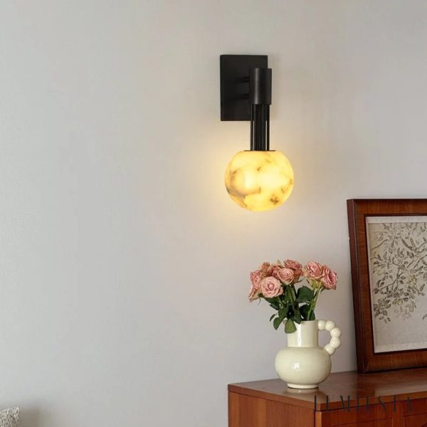 Fatima - lampa wisząca alabastrowa z metalową oprawą, detal smukłego zawieszenia
