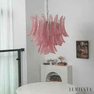 Fiore - lampa wisząca metalowa różowa, widok z boku na warstwową formę