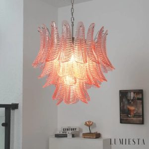 Fiore - pełny widok lampy wiszącej metalowej różowej w nowoczesnej formie