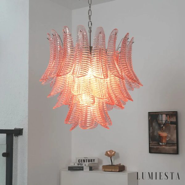 Fiore - pełny widok lampy wiszącej metalowej różowej w nowoczesnej formie