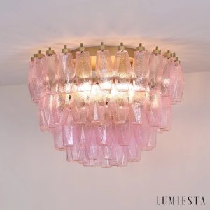 Fiume - złota lampa sufitowa z różowymi szklanymi kloszami, ujęcie z boku
