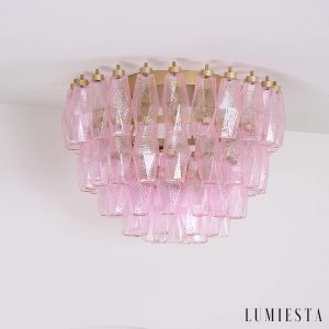 Lampa sufitowa Fiume glamour - detal złotej konstrukcji i różowego szkła