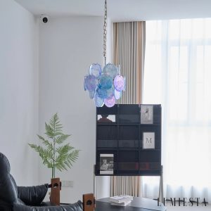 Fulmine - niebieskie szkło w lampie wiszącej z bliska