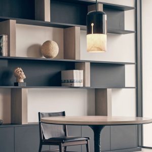 Funchal - lampa wisząca z czarną oprawą i białym alabastrem, ujęcie z boku