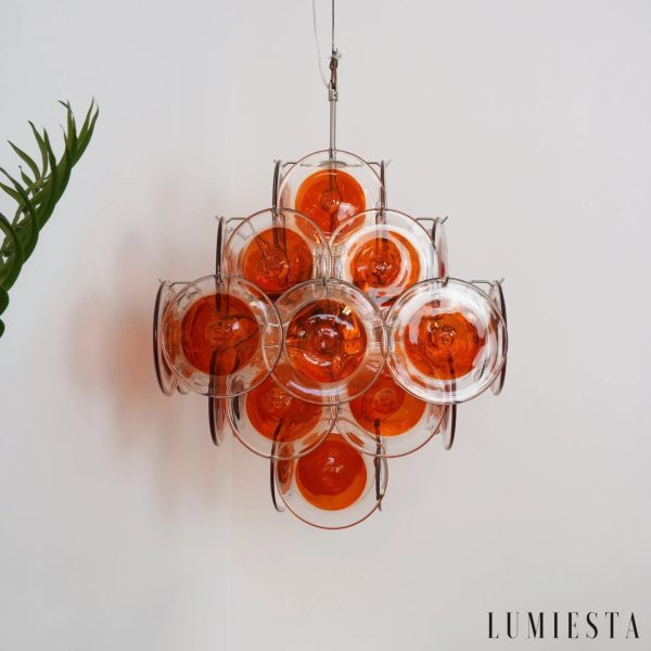 Lampa wisząca Ghiaccio - zbliżenie na szklane detale w pomarańczowym kolorze